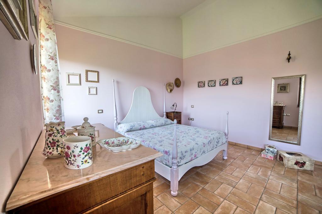 La Rupe Del Falco Monteciccardo ภายนอก รูปภาพ
