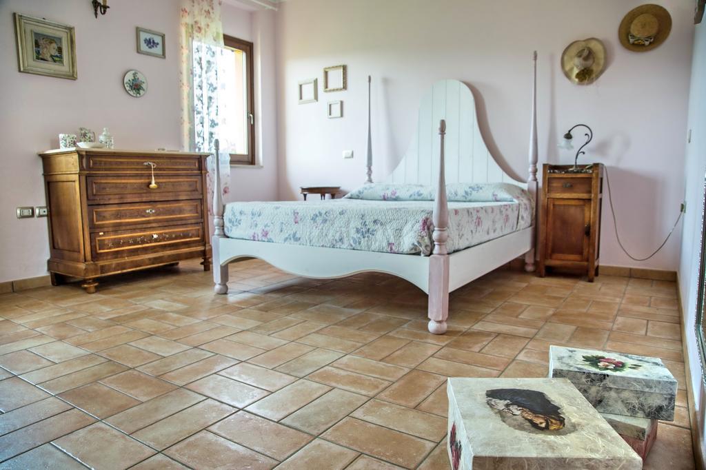 La Rupe Del Falco Monteciccardo ภายนอก รูปภาพ