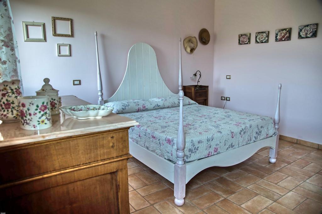 La Rupe Del Falco Monteciccardo ภายนอก รูปภาพ