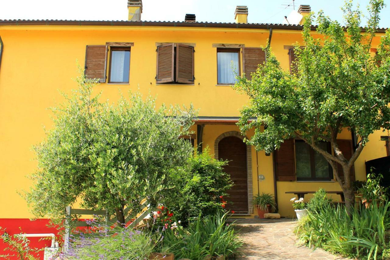 La Rupe Del Falco Monteciccardo ภายนอก รูปภาพ